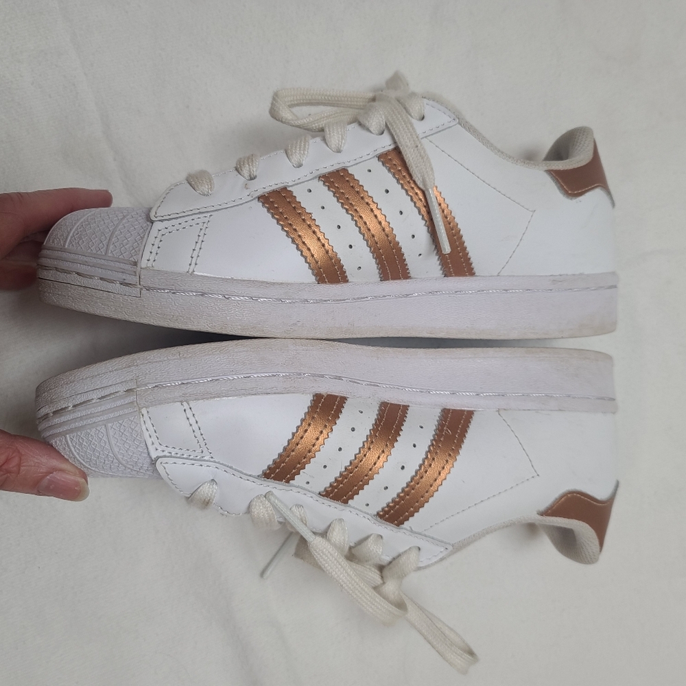 Adidas White and Gold Superstar Sneakers Size 6.5 - Picture 4 of 10